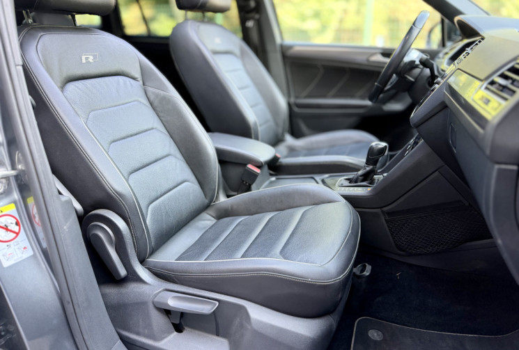 Volkswagen Tiguan Black R-Line 2.0 TDi 150 DSG7 / Toit ouvrant  / Camera / CarPlay / Siège chauffant