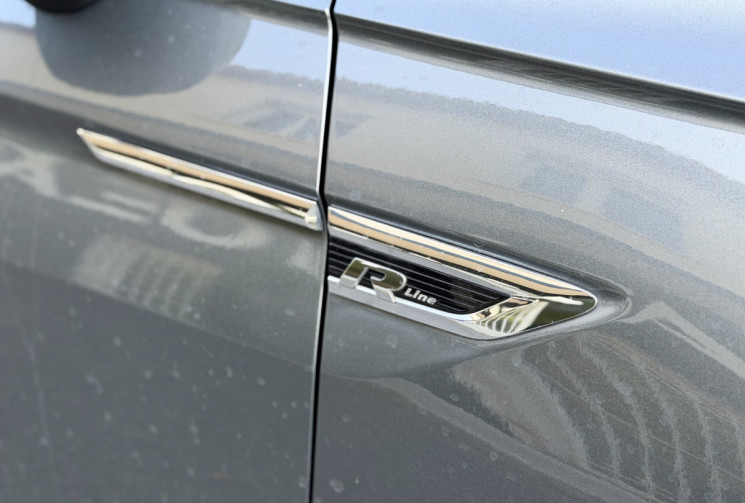 Volkswagen Tiguan Black R-Line 2.0 TDi 150 DSG7 / Toit ouvrant  / Camera / CarPlay / Siège chauffant