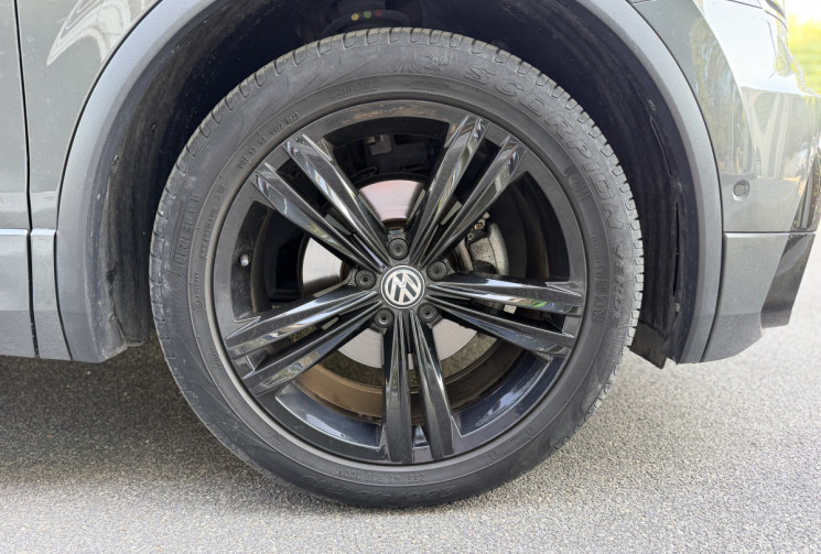 Volkswagen Tiguan Black R-Line 2.0 TDi 150 DSG7 / Toit ouvrant  / Camera / CarPlay / Siège chauffant