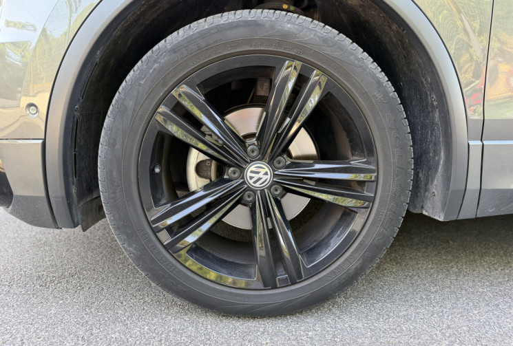 Volkswagen Tiguan Black R-Line 2.0 TDi 150 DSG7 / Toit ouvrant  / Camera / CarPlay / Siège chauffant