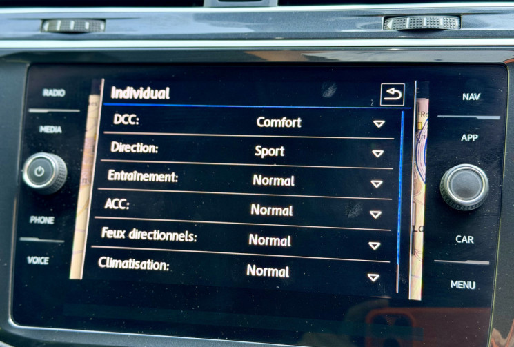 Volkswagen Tiguan Black R-Line 2.0 TDi 150 DSG7 / Toit ouvrant  / Camera / CarPlay / Siège chauffant