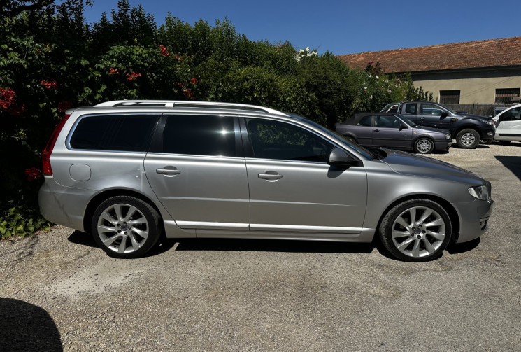Volvo V70 III D4 181ch Summum Geartronic / Suivi entretien complet