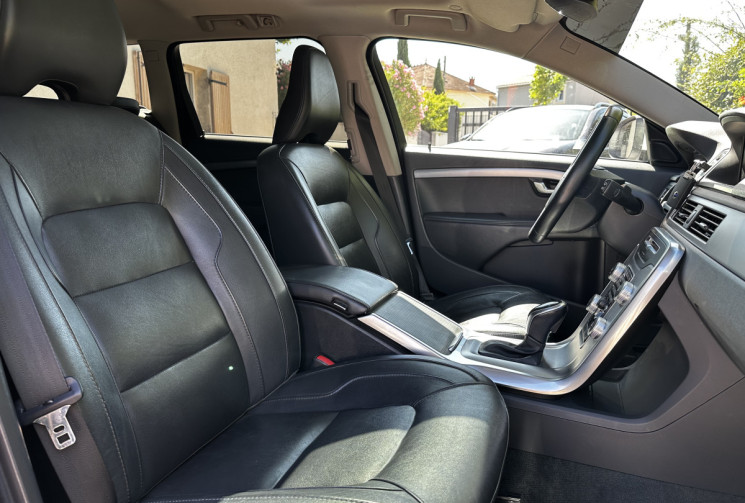 Volvo V70 III D4 181ch Summum Geartronic / Suivi entretien complet