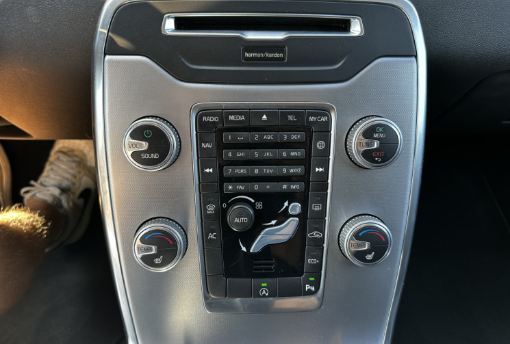 Volvo V70 III D4 181ch Summum Geartronic / Suivi entretien complet