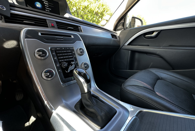 Volvo V70 III D4 181ch Summum Geartronic / Suivi entretien complet