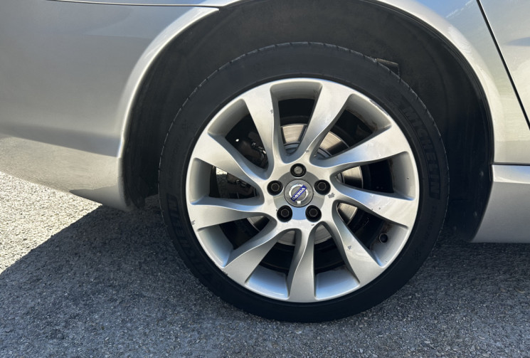 Volvo V70 III D4 181ch Summum Geartronic / Suivi entretien complet