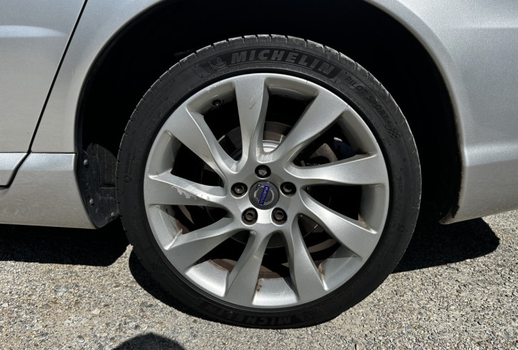 Volvo V70 III D4 181ch Summum Geartronic / Suivi entretien complet