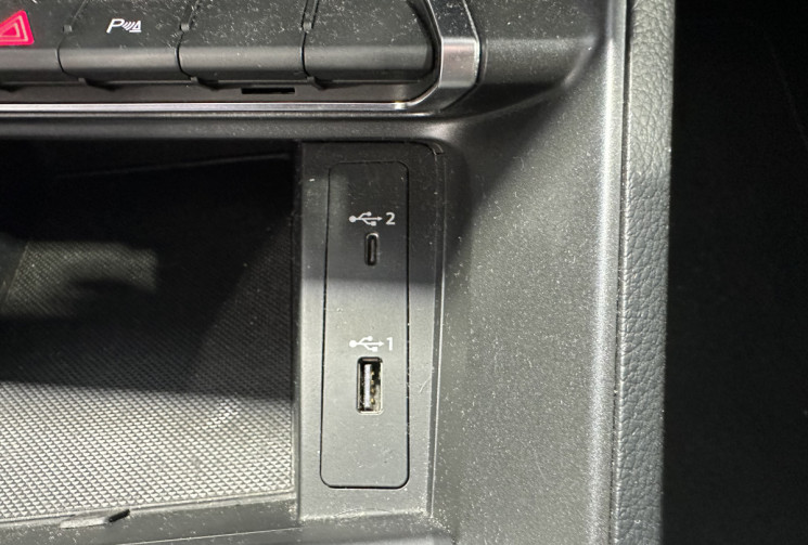 Audi Q3 Sportback 1.5 TFSI 150 S line / Suivi Audi / CarPlay / Sièges chauff. / Caméra / Hayon élec