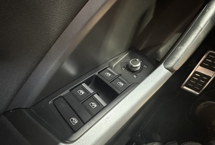 Audi Q3 Sportback 1.5 TFSI 150 S line / Suivi Audi / CarPlay / Sièges chauff. / Caméra / Hayon élec