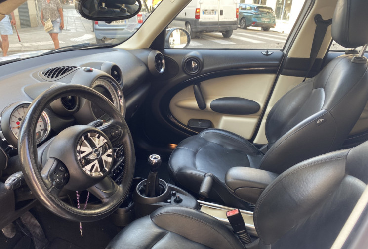 Mini Countryman One1.4 i 98 CH Red Hot Chili cuir toit ouvrant 80000 kms