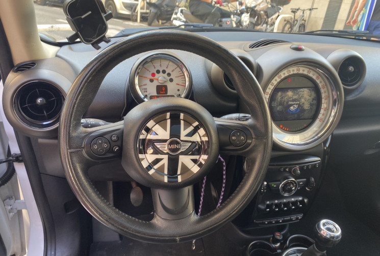 Mini Countryman One1.4 i 98 CH Red Hot Chili cuir toit ouvrant 80000 kms