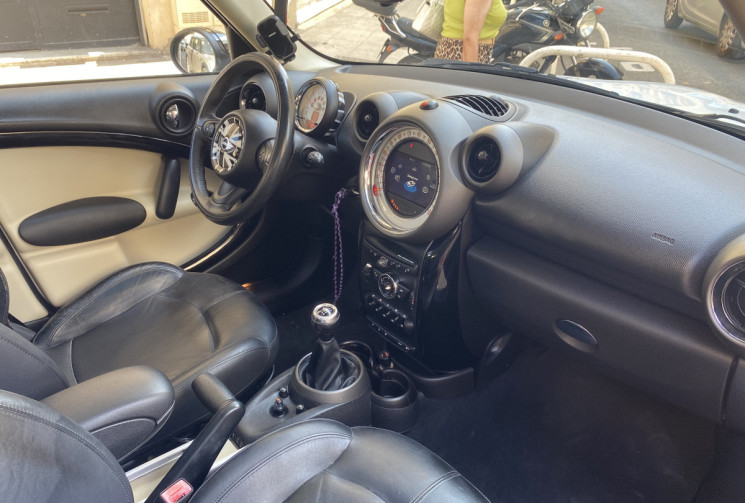 Mini Countryman One1.4 i 98 CH Red Hot Chili cuir toit ouvrant 80000 kms