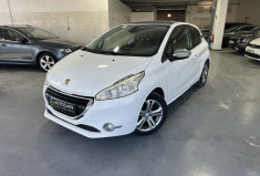 Peugeot 208  1.2 Puretech 82 ALLURE /Courroie à 139000km /Toit Pano /Cuir /Régulateur /Bluetooth