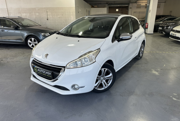 Peugeot 208  1.2 Puretech 82 ALLURE /Courroie à 139000km /Toit Pano /Cuir /Régulateur /Bluetooth