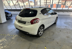 Peugeot 208  1.2 Puretech 82 ALLURE /Courroie à 139000km /Toit Pano /Cuir /Régulateur /Bluetooth