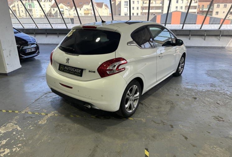Peugeot 208  1.2 Puretech 82 ALLURE /Courroie à 139000km /Toit Pano /Cuir /Régulateur /Bluetooth