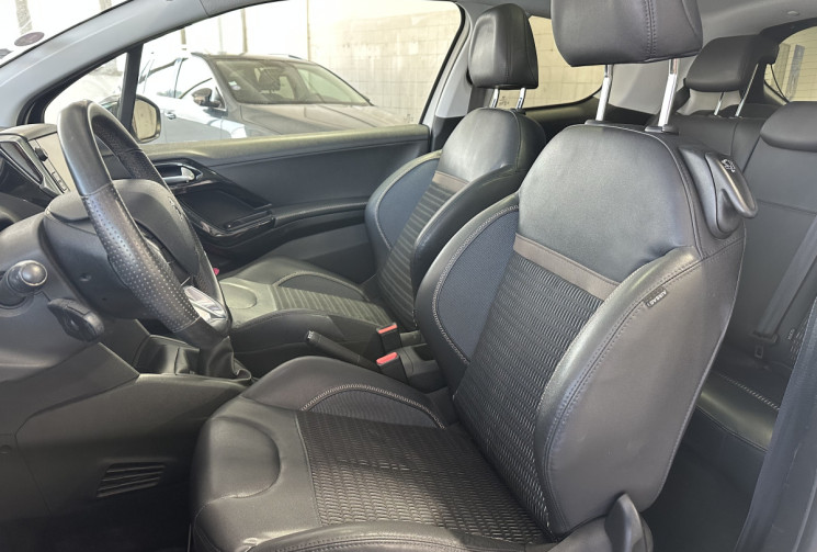 Peugeot 208  1.2 Puretech 82 ALLURE /Courroie à 139000km /Toit Pano /Cuir /Régulateur /Bluetooth