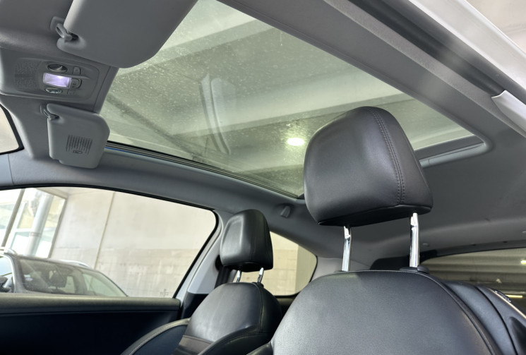 Peugeot 208  1.2 Puretech 82 ALLURE /Courroie à 139000km /Toit Pano /Cuir /Régulateur /Bluetooth