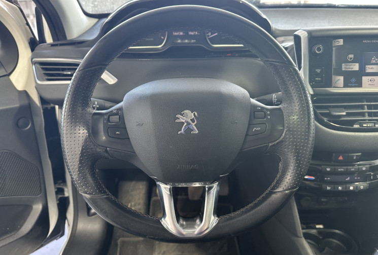 Peugeot 208  1.2 Puretech 82 ALLURE /Courroie à 139000km /Toit Pano /Cuir /Régulateur /Bluetooth