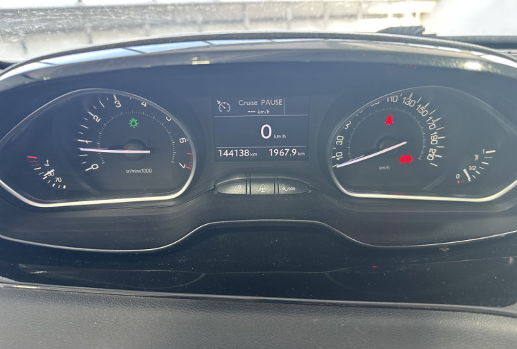 Peugeot 208  1.2 Puretech 82 ALLURE /Courroie à 139000km /Toit Pano /Cuir /Régulateur /Bluetooth