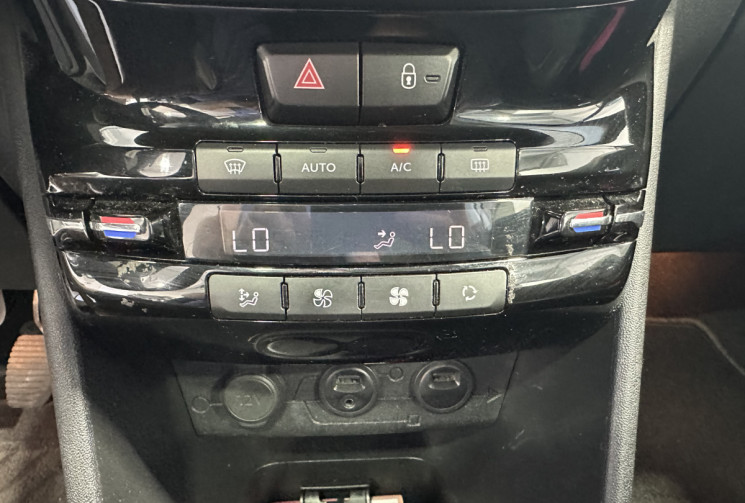 Peugeot 208  1.2 Puretech 82 ALLURE /Courroie à 139000km /Toit Pano /Cuir /Régulateur /Bluetooth
