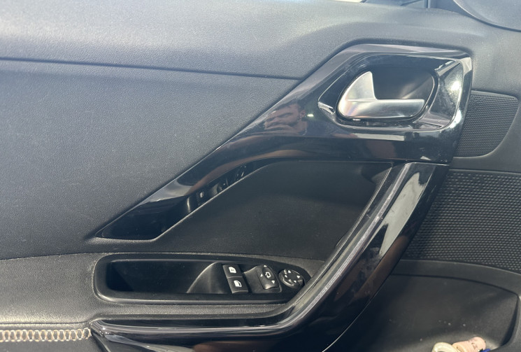 Peugeot 208  1.2 Puretech 82 ALLURE /Courroie à 139000km /Toit Pano /Cuir /Régulateur /Bluetooth
