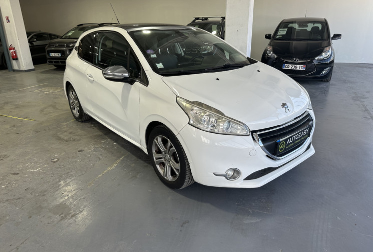 Peugeot 208  1.2 Puretech 82 ALLURE /Courroie à 139000km /Toit Pano /Cuir /Régulateur /Bluetooth