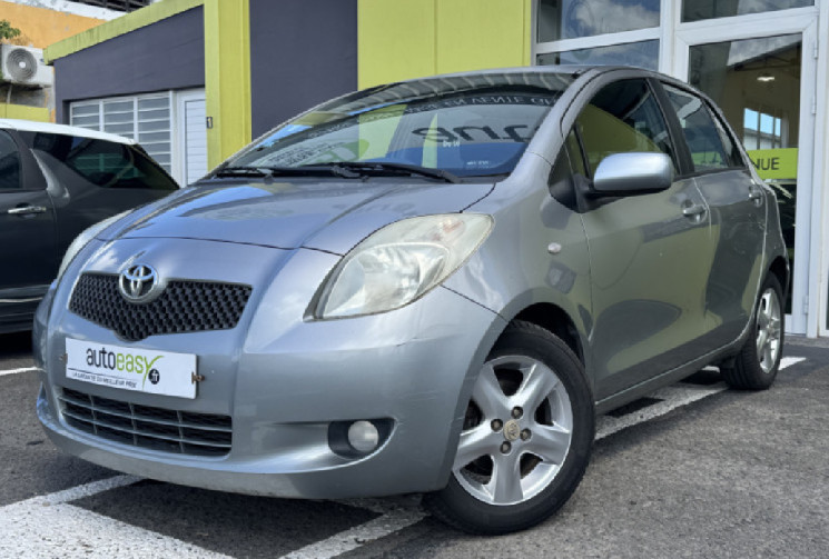Toyota Yaris  II 5 portes 1.3 VVTi 87 cv // Moteur à Chaine // peu kilométrée