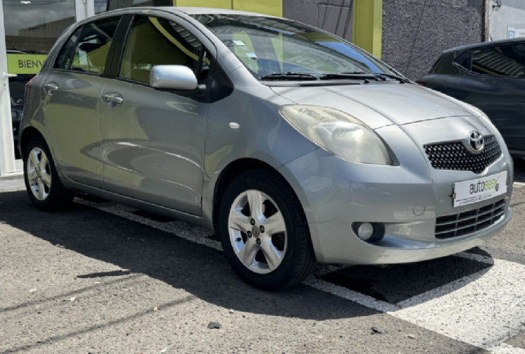 Toyota Yaris  II 5 portes 1.3 VVTi 87 cv // Moteur à Chaine // peu kilométrée