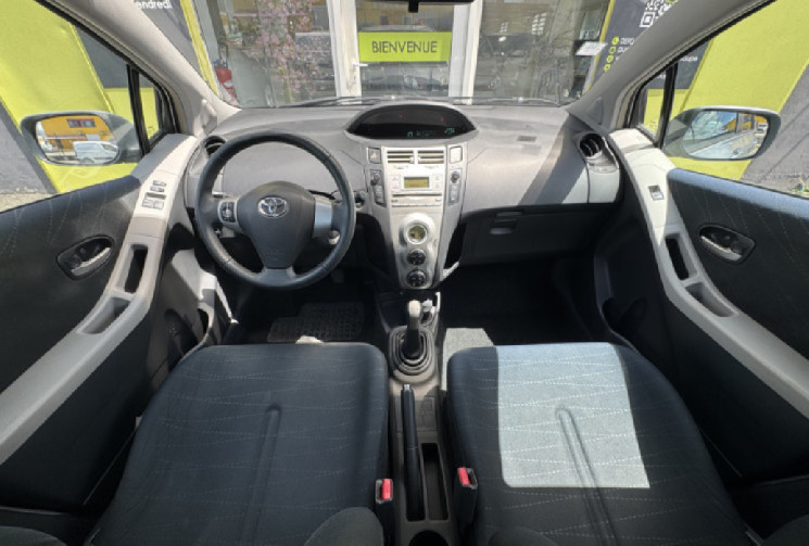 Toyota Yaris  II 5 portes 1.3 VVTi 87 cv // Moteur à Chaine // peu kilométrée