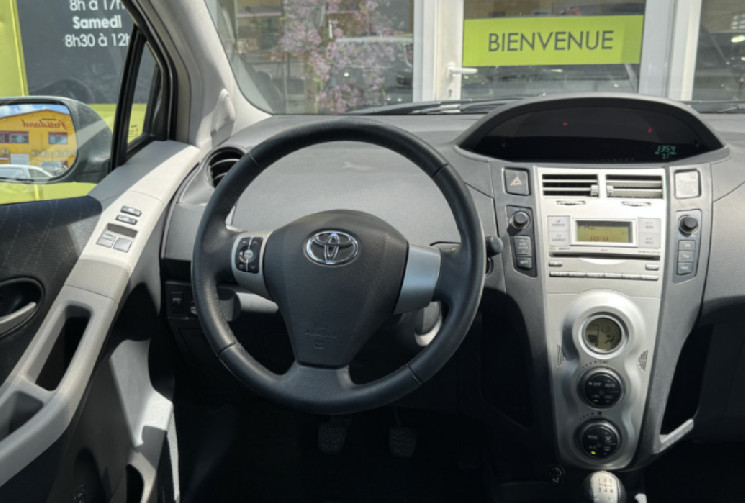 Toyota Yaris  II 5 portes 1.3 VVTi 87 cv // Moteur à Chaine // peu kilométrée