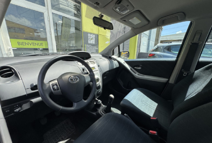 Toyota Yaris  II 5 portes 1.3 VVTi 87 cv // Moteur à Chaine // peu kilométrée