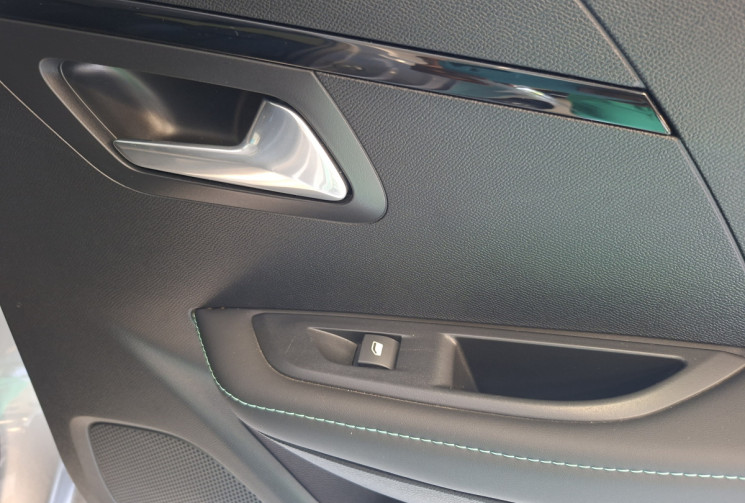 Peugeot 208 II (P21) 1.2 PURETECH 100 ALLURE PACK / ENTRETIEN A JOUR 