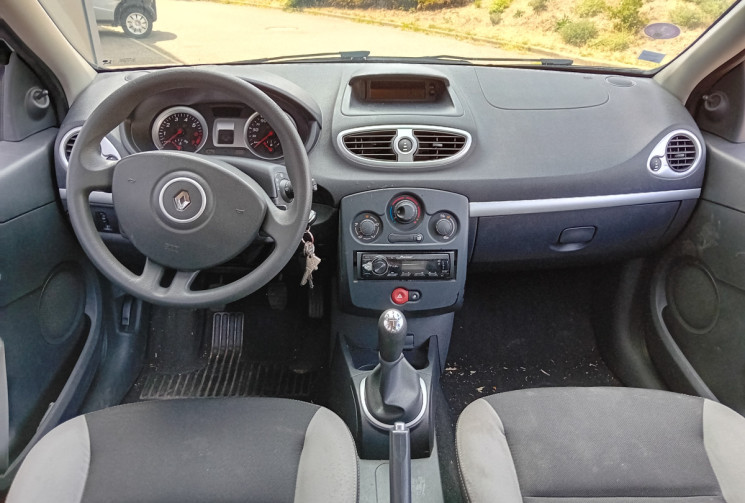 Renault Clio III 1.2 16V 75CH  5P
