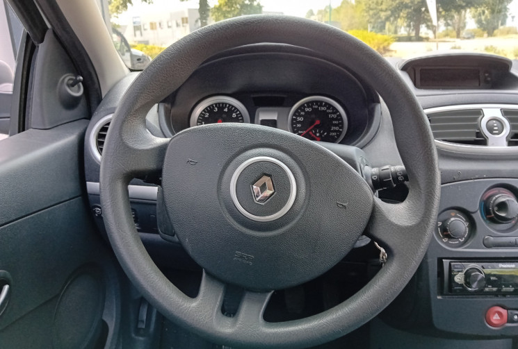 Renault Clio III 1.2 16V 75CH  5P