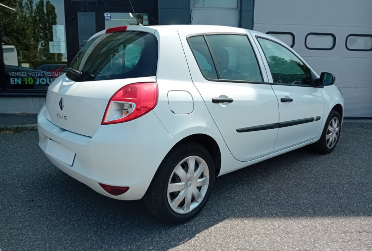 Renault Clio III 1.2 16V 75CH  5P