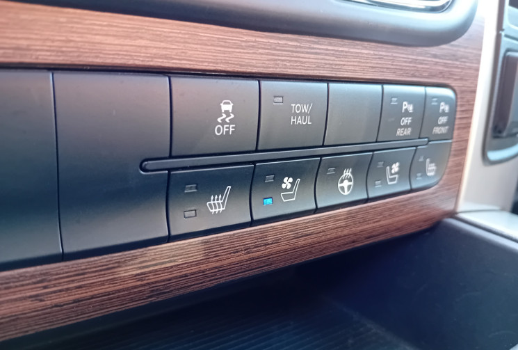 Dodge RAM 5.7 HEMI LARAMI 