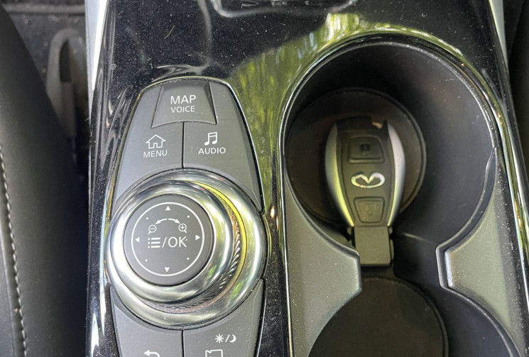  INFINITI QX30 2.0 T LUXE TECH 211 / AWD / BOITE AUTO / TOIT PANORAMIQUE / TVA RECUPERABLE