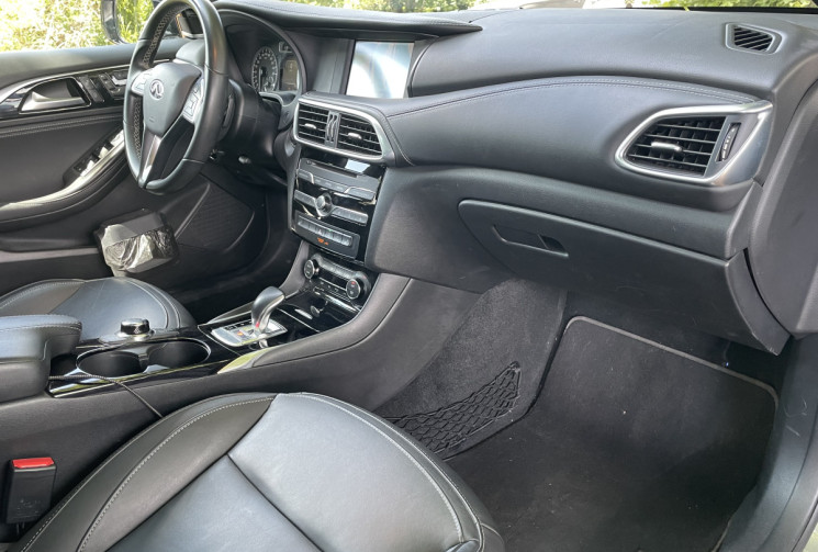  INFINITI QX30 2.0 T LUXE TECH 211 / AWD / BOITE AUTO / TOIT PANORAMIQUE / TVA RECUPERABLE