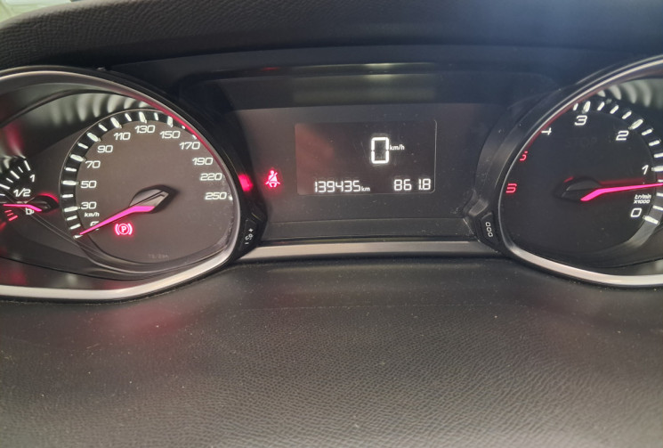 Peugeot 308  1.6 BlueHDi 100 STYLE - SUIVI ENTRETIEN - DISTRI NEUVE 