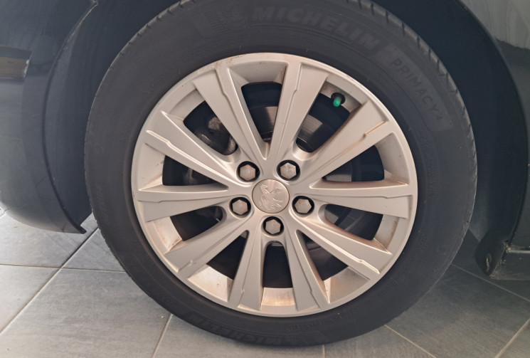 Peugeot 308  1.6 BlueHDi 100 STYLE - SUIVI ENTRETIEN - DISTRI NEUVE 