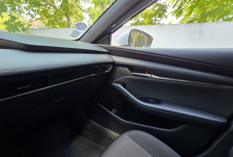 Mazda 3 2.0 Skyactiv-X M-Hybrid 120 / Caméra 360 / Carplay 