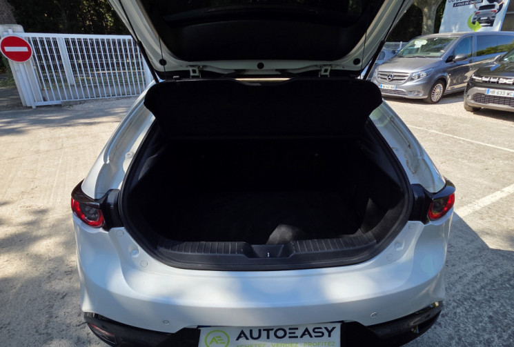 Mazda 3 2.0 Skyactiv-X M-Hybrid 120 / Caméra 360 / Carplay 