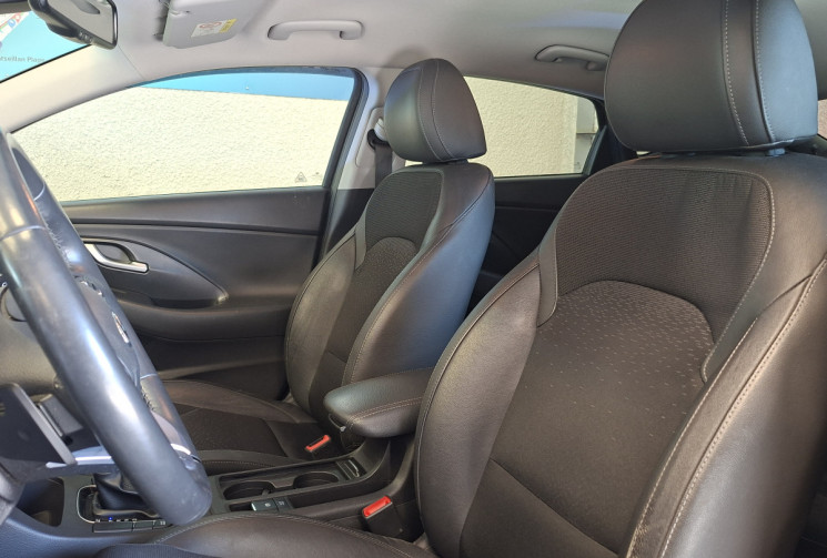 Hyundai i30 III FASTBACK SPORT 1.4 T-GDi  140 16V DCT7 S&S 14 Boîte auto / ENTRETIEN A JOUR