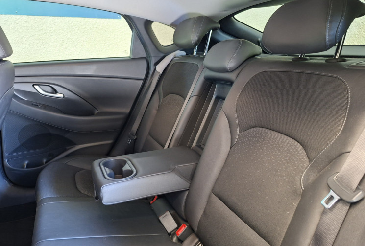 Hyundai i30 III FASTBACK SPORT 1.4 T-GDi  140 16V DCT7 S&S 14 Boîte auto / ENTRETIEN A JOUR