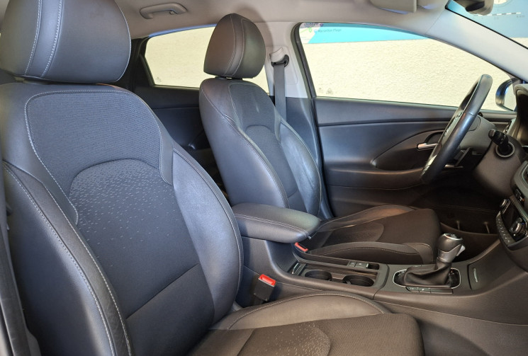 Hyundai i30 III FASTBACK SPORT 1.4 T-GDi  140 16V DCT7 S&S 14 Boîte auto / ENTRETIEN A JOUR
