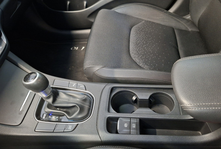 Hyundai i30 III FASTBACK SPORT 1.4 T-GDi  140 16V DCT7 S&S 14 Boîte auto / ENTRETIEN A JOUR