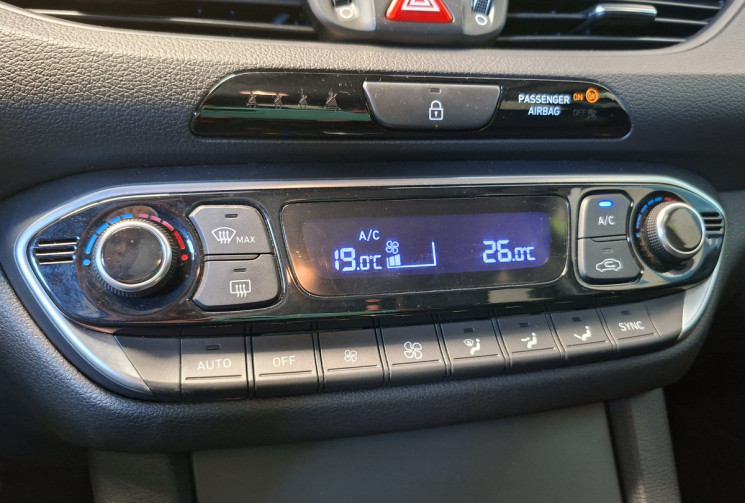 Hyundai i30 III FASTBACK SPORT 1.4 T-GDi  140 16V DCT7 S&S 14 Boîte auto / ENTRETIEN A JOUR