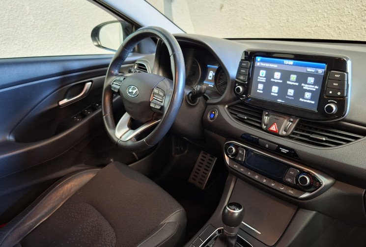 Hyundai i30 III FASTBACK SPORT 1.4 T-GDi  140 16V DCT7 S&S 14 Boîte auto / ENTRETIEN A JOUR