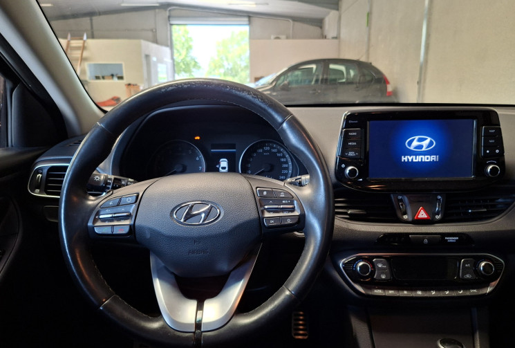 Hyundai i30 III FASTBACK SPORT 1.4 T-GDi  140 16V DCT7 S&S 14 Boîte auto / ENTRETIEN A JOUR